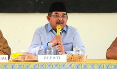 Bupati Anwar Sadat Serahkan Bantuan Sandang dan Sembako kepada Lansia dan Penyandang Disabilitas di Senyerang dan Pengabuan