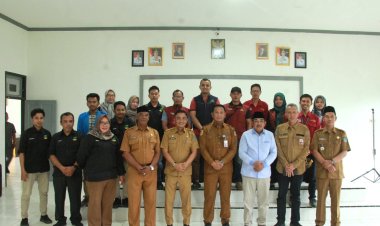 Bupati Anwar Sadat Serahkan Bantuan Sandang dan Sembako kepada Lansia dan Penyandang Disabilitas di Senyerang dan Pengabuan