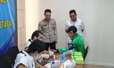 Bhakti Kesehatan dan Bhakti Sosial Polsek Metro Penjaringan Bersama Komunitas Ojol Jakut