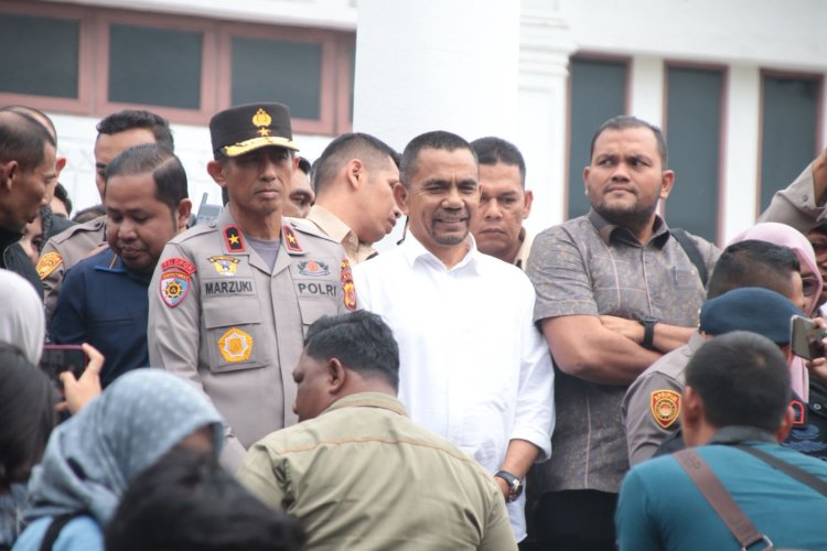 Hadir di Tengah Massa, Kapolda Aceh Tegas Ingatkan Pendemo Agar Tidak Anarkis