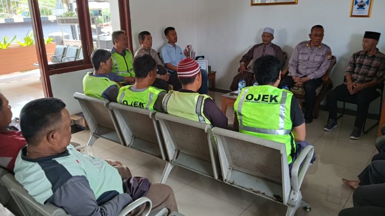 Polres Way Kanan Gelar Doa Bersama dengan Ojek Pangkalan di Stasiun KAI Blambangan Umpu