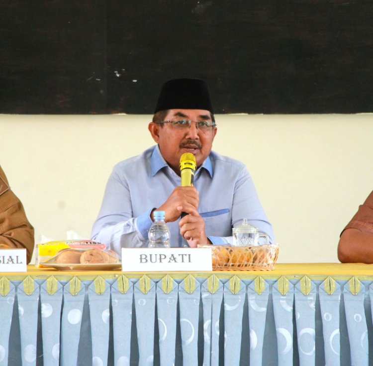 Bupati Anwar Sadat Serahkan Bantuan Sandang dan Sembako kepada Lansia dan Penyandang Disabilitas di Senyerang dan Pengabuan