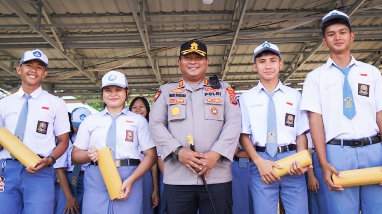Kapolres Nias Selatan Adakan "Police Goes to School" di SMA Swasta Katolik Bintang Laut Telukdalam