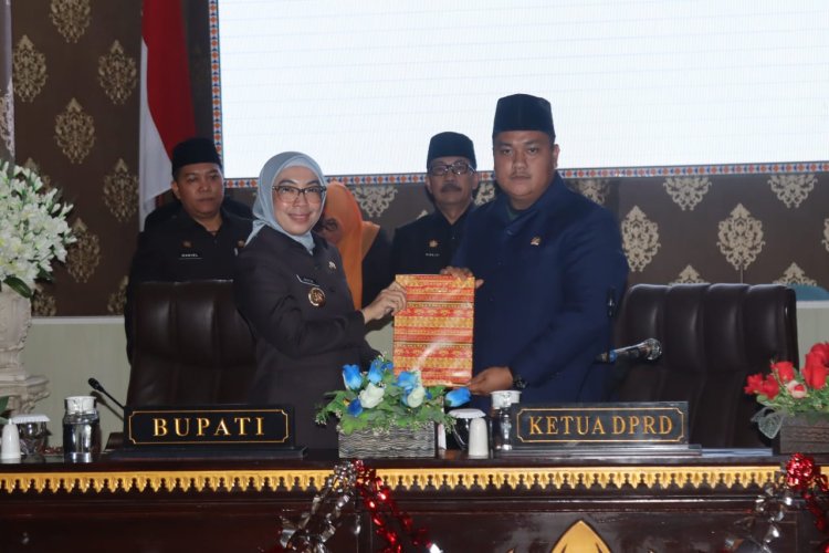 Dalam sambutannya, Bupati Way Kanan Ayu Asalasiyah mengucapkan rasa syukurnya, sehingga bisa menghadiri Rapat Paripurna DPRD setempat. 