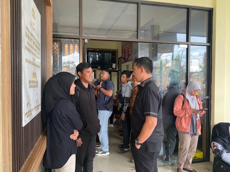 Pemberkasan SKCK Untuk PPPK Membeludak, Satintelkam Polres Way Kanan Beri Fasilitas Tenda dan Tambahan Alat