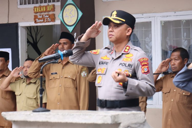 Kapolres Aceh Tengah Jadi Pembina Upacara di SMAN 1 Takengon, Ingatkan Bahaya Narkoba, Bijak Bermedsos, dan Tertib Berlalu Lintas