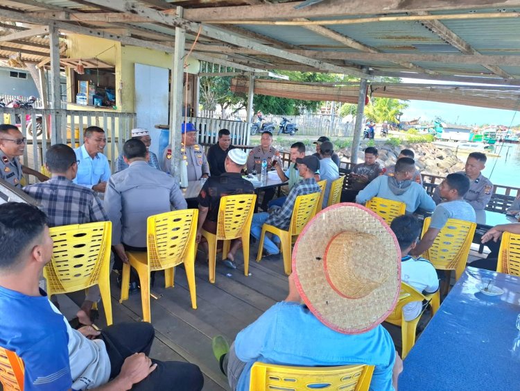 Kasat Polairud Polres Aceh Timur Ngopi Bareng Dengan Panglima Laut dan Nelayan
