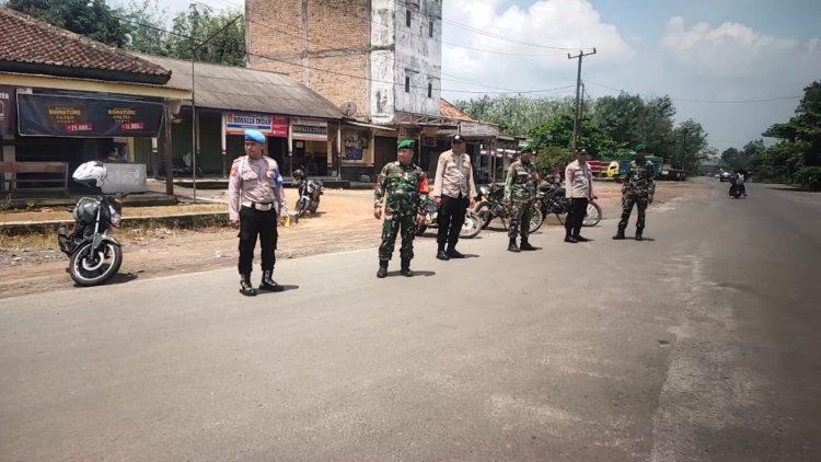 Polsek dan Koramil Way Tuba Gelar Patroli Gabungan Jaga Keamanan Wilayah