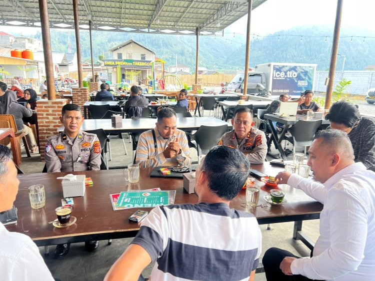 Perkuat Sinergi dan Komunikasi, Lewat Ngopi Bareng Bersama PWI Kapolres Aceh Tengah Ajak Jaga Profesi
