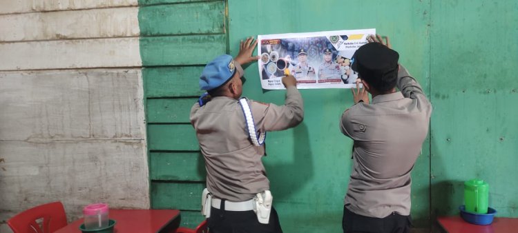 Ngopi Boleh, Narkoba Jangan”, Polisi di Aceh Tengah Tempel Brosur Himbauan