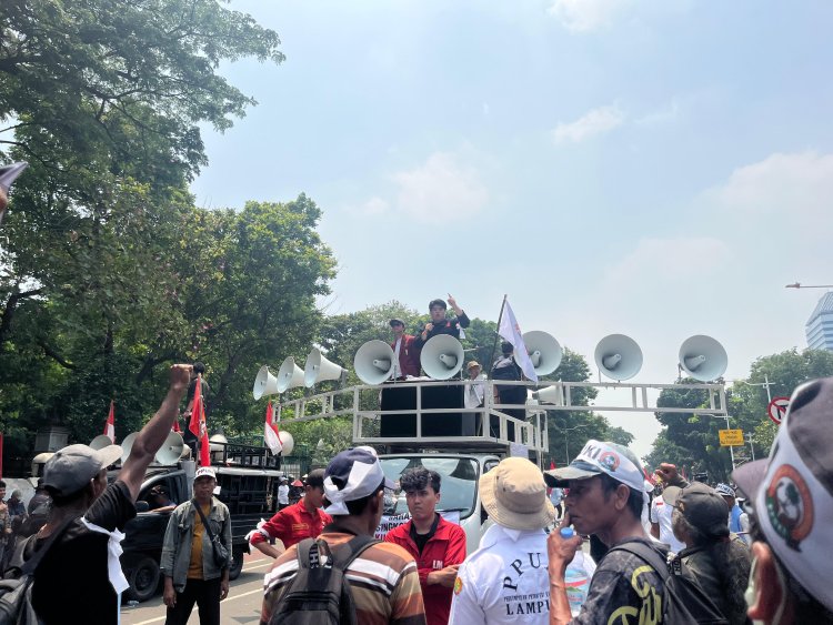 LMND dan Petani Lampung Aksi Depan Istana, Desak Hentikan Impor Tapioka, Wujudkan Land Reform.