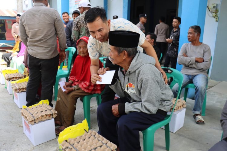 Polres Aceh Tengah Tebar Senyum Kebahagiaan, Warga Paya Dedep Terima Sembako dan Tali Asih