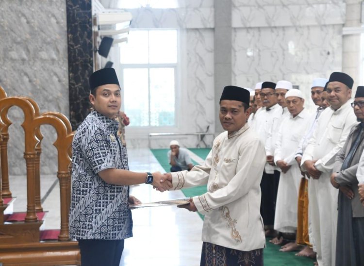 Walikota Langsa Kukuhkan Pengurus Mesjid Agung Darul Falah Kota Langsa Masa Bakti 2025-2030