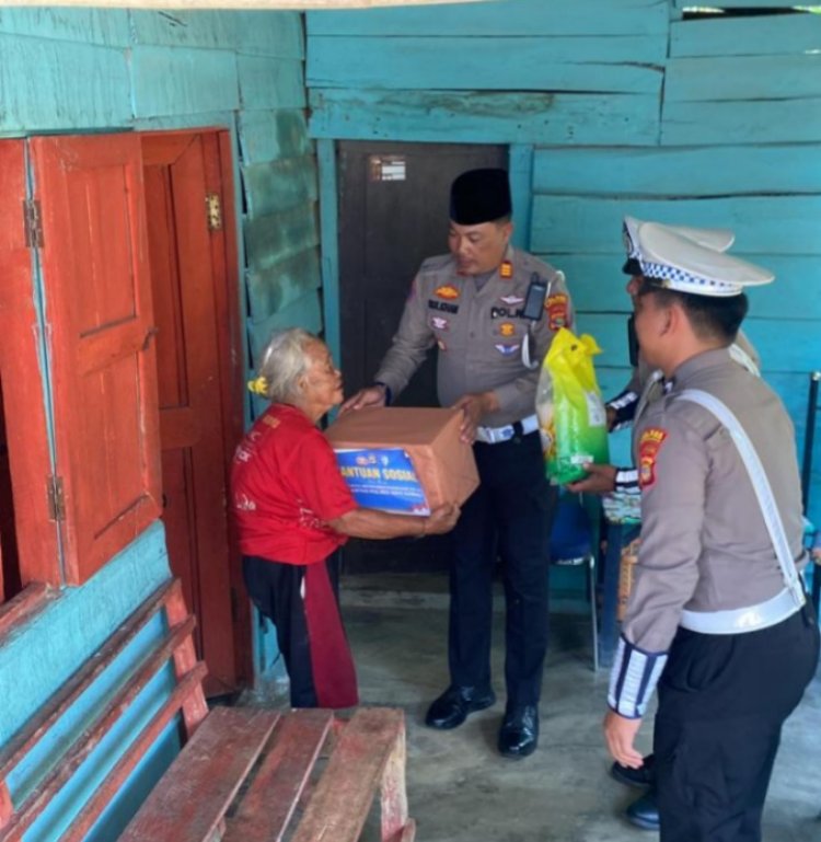 Wujudkan Kepedulian Sosial, Satlantas Polres Way Kanan Gelar Aksi Jumat Berkah