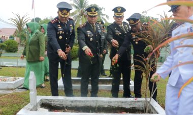 Kapolres Aceh Timur Bersama Dandim Atim Ziarah Nasional Dalam Rangka HUT ke-80 TNI di TMP Langsa