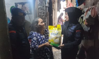 Jumat Peduli, Brimob Polda Metro Jaya Tebar Kepedulian di Tengah Masyarakat