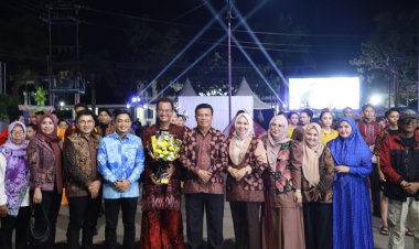 Wabup Tanjab Barat Hadiri Tungkal Fashion Street 2: Gaungkan Cinta Batik dan Kreativitas Anak Daerah