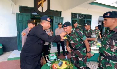 Rayakan Hut TNI Ke-80, Brimob Kompi 4 Batalyon B Kunjungi Kompi Senapan B Paya Bakong