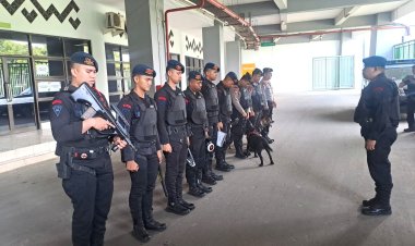 Brimob Polda Metro Jaya Laksanakan Sterilisasi Jelang Pertandingan Bali United vs Sulawesi United di Stadion Chandrabagha