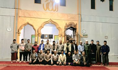 Polres Bener Meriah Gelar Shalat Subuh Keliling di Masjid Al-Mukhlisin, Ajak Warga Perkuat Iman dan Keamanan Lingkungan
