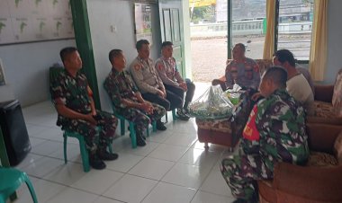 HUT TNI Ke- 80, Kapolsek Ucapkan Selamat dan Potong Tumpeng di Koramil Way Tuba