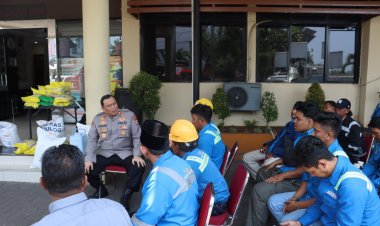 Ngopi Kamtibmas, Kapolres Priok Bangun Silaturahmi Bersama Buruh TKBM