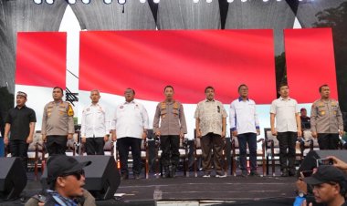Brimob Polda Metro Jaya Laksanakan Pelayanan Apel Akbar Kebangsaan Buruh Indonesia di Cikarang