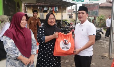 BUPATI DEDI IRAWAN SERAHKAN BANTUAN KE MASYARAKAT TERDAMPAK KEBAKARAN MTS NU KRUI