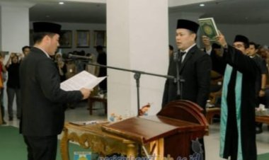 Bupati Pesisir Barat (Pesibar) Dedi Irawan secara resmi melantik Tedi Zadmiko, S.KM., S.H., M.M. sebagai Sekretaris Daerah (Sekda) Kabupaten Pesisir Barat,