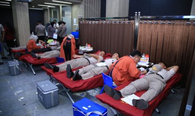 Humas Polri Gelar Donor Darah Serentak, Terkumpul 16.619 Kantong dalam Rangka Hari Jadi ke-74