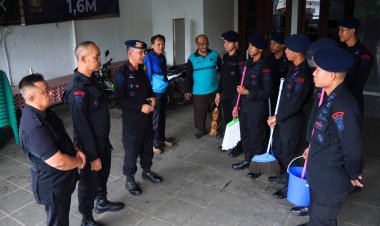 Menyambut HUT ke-80 Korps Brimob Polri, Brimob Polda Metro Jaya Gelar Bakti Sosial di Gereja GPIB Karunia Ciputat