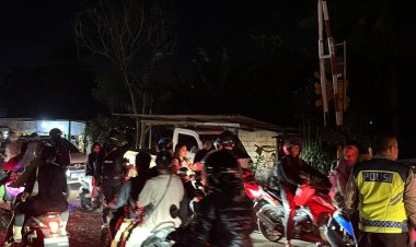 Brimob Polda Metro Jaya Amankan Lokasi Kereta Anjlok di Kedung Waringin, Bekasi