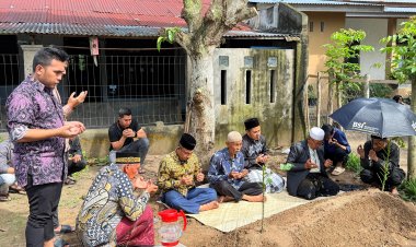 Haji Uma dan Para Seniman Aceh Melayat ke Rumah Duka Alm. Lukman Ibrahim Syukur Eumpang Breuh