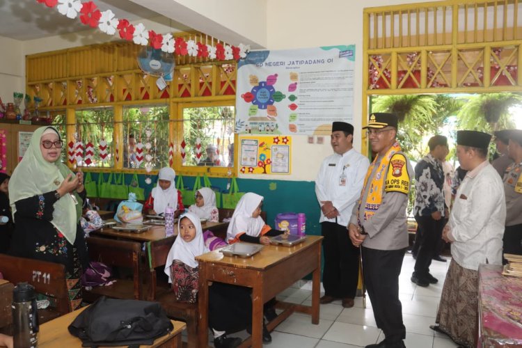 Kapolres Jaksel Tinjau SPPG Polri Pejaten, Pastikan Produksi Sesuai SOP Gizi Nasional