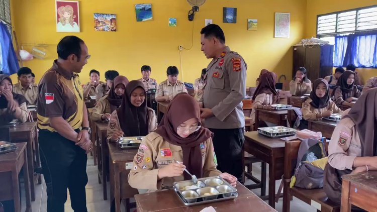 Progam MBG Polres Way Kanan: Siswa Ungkapan Terima Kasih Kepada Polri dan Senang Bisa Hemat Uang Jajan