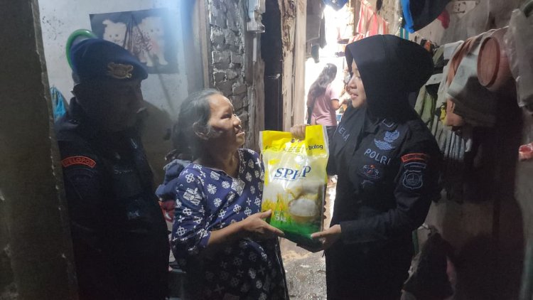 Jumat Peduli, Brimob Polda Metro Jaya Tebar Kepedulian di Tengah Masyarakat