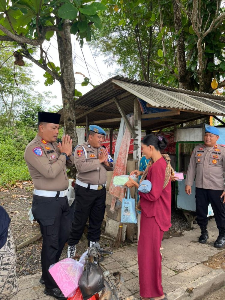 Satlantas Polres Way Kanan Gelar Jumat Berkah di Blambangan Umpu