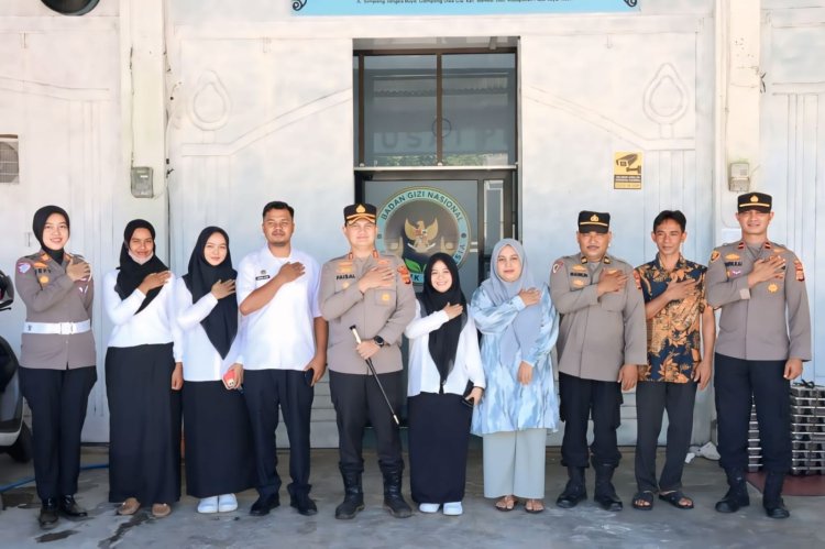 Kapolres Pidie Jaya Blusuk ke Dapur Gizi, Pastikan MBG Bersih dan Layak Konsumsi