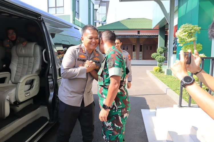 Kokohkan Sinergitas TNI-Polri, Kapolres Metro Bekasi Kota Rayakan HUT ke-80 TNI di Kodim 0507