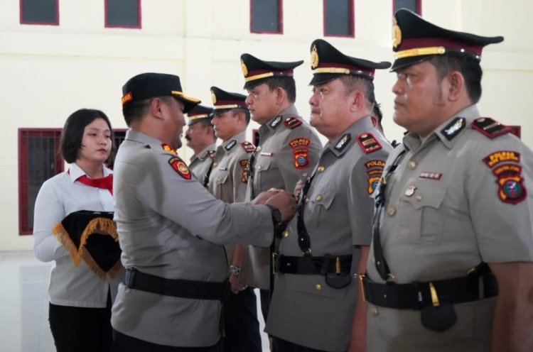Kapolres Nias Selatan Lantik Pejabat Sementara (PS) Kapolsek Teluk Dalam, Kabag OPS, Kasat Samapta, Kasat Resnarkoba dan PS Kasat Polairud