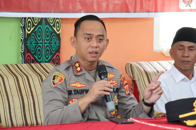 Jumat Curhat Bersama Warga Pucuk Deku, Kapolres Aceh Tengah Ajak Tingkatkan Pengawasan Anak dan Tertib Berlalu Lintas