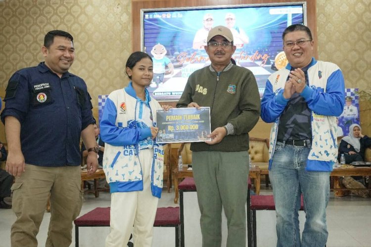 Bupati Anwar Sadat Tutup Kejurprov Catur Jambi 2025, Tanjab Barat Raih Juara Umum