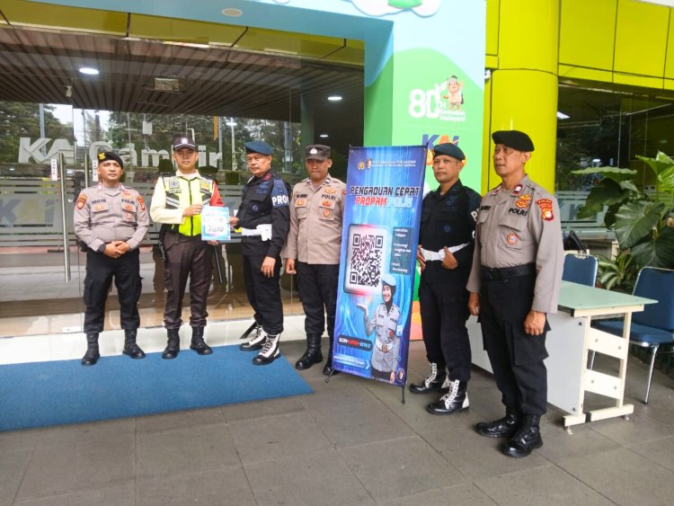 Provos Satbrimob Polda Metro Jaya Sosialisasikan Layanan Pengaduan Masyarakat (Yanduan) Divpropam Polri
