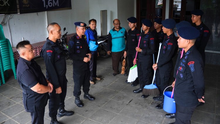 Menyambut HUT ke-80 Korps Brimob Polri, Brimob Polda Metro Jaya Gelar Bakti Sosial di Gereja GPIB Karunia Ciputat