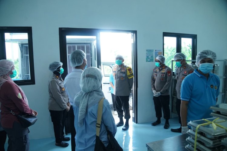 Kapolres Metro Bekasi Cek Kesiapan Operasional Dapur SPPG Cibatu, Pastikan Standar Kesehatan dan Keamanan Pangan