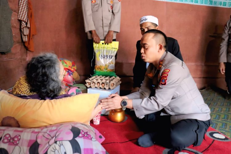 Kapolres Aceh Tengah Gelar Jumat Berkah: Door to Door Berikan Bantuan untuk Warga Sakit dan Kurang Mampu