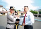 Kapolres Lhokseumawe Berikan Penghargaan kepada Personel Sat Reskrim dan Sat Narkoba Berprestasi