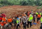 Polri Kerahkan 155 Personel, 4 Anjing Pelacak, dan Perkuat Operasi SAR Longsor Cibeunying 21 Warga Tertimbun