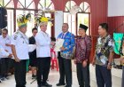 ‎Menteri Nusron Serahkan Sertipikat di Papua: Era Presiden Prabowo Semua Tempat Ibadah Harus Disertipikatkan Tanpa Pengecualian