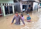 Aksi Heroik Kapolsek Idi Rayeuk, Pantau Kondisi Warga Terdampak Banjir